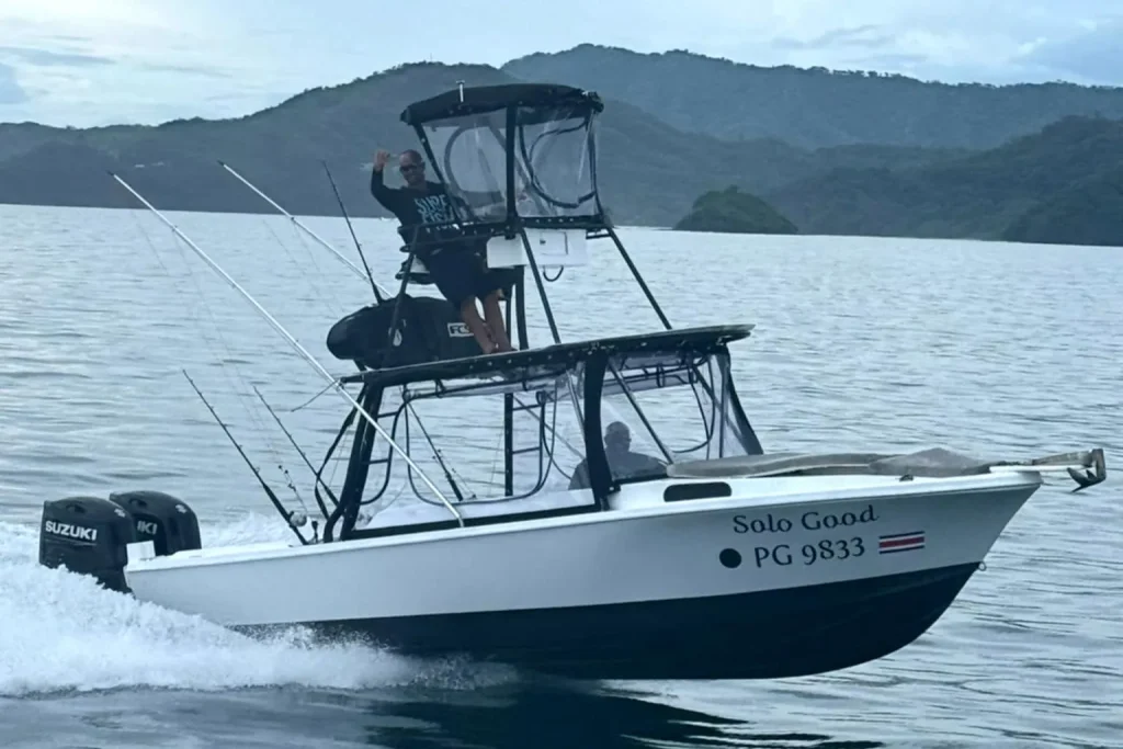 Solo Good 29-foot center console sport fishing charter cruising off Playa Potrero, Guanacaste